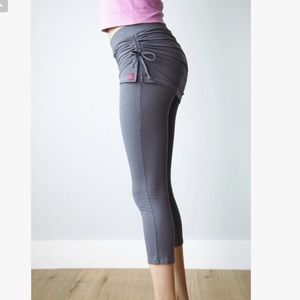 NWOT Omala bamboo Capri skirt legging skegging